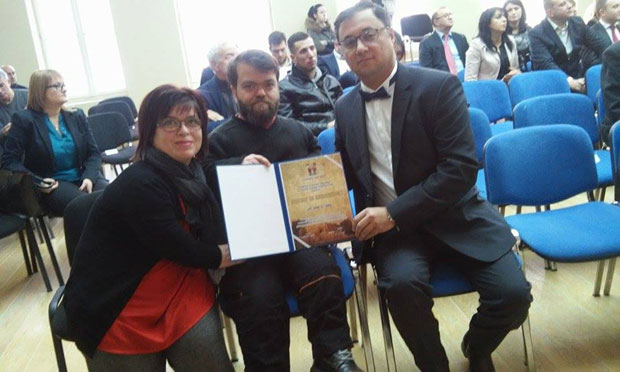 Лауреати далеко од политике